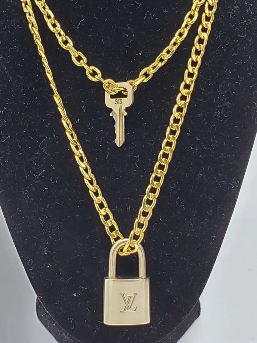 Gold-Plated Necklace with Authentic Louis Vuitton Padlock - Picture 11 of 11